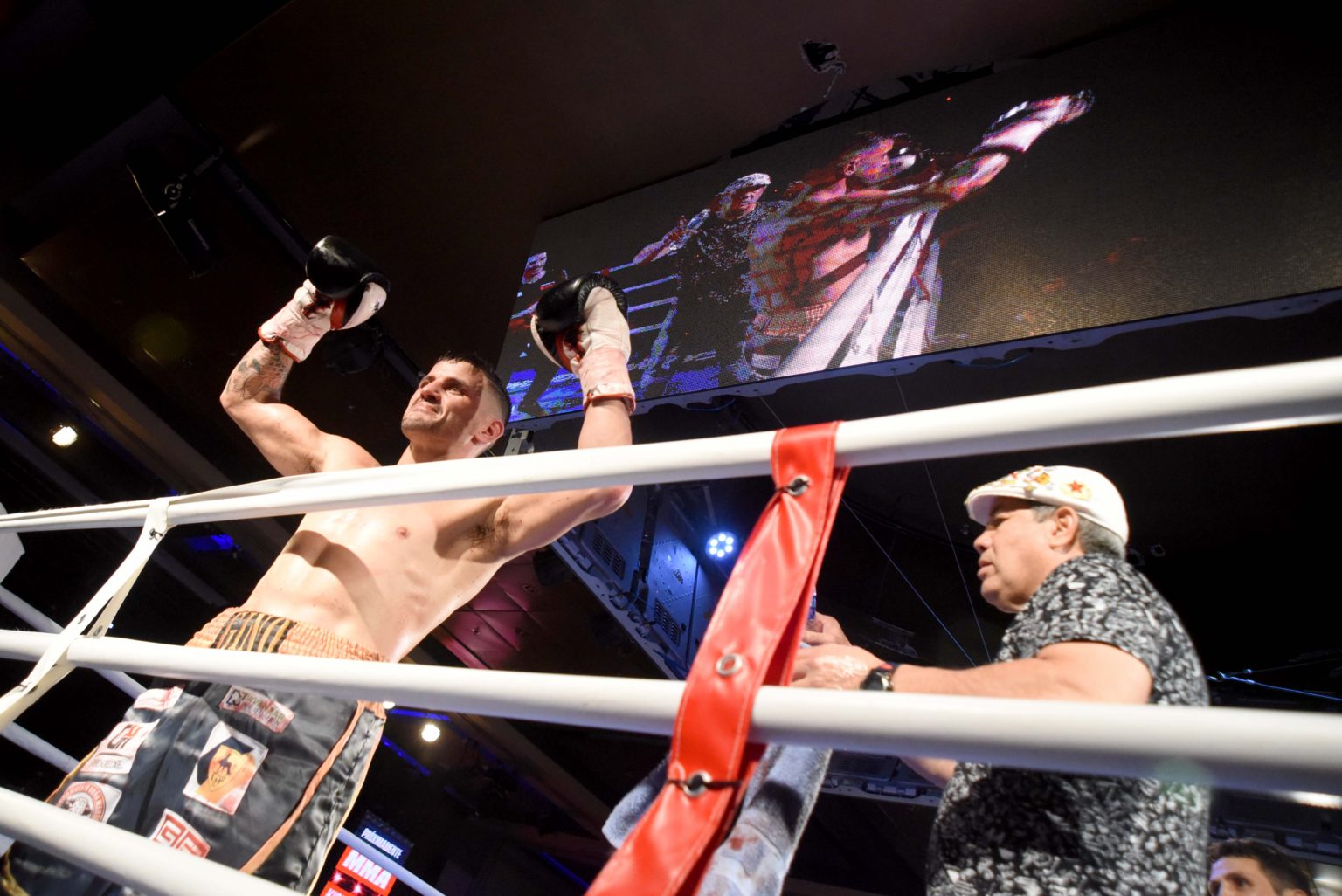 Gino Godoy sufrió, ganando en «estado de nocaut»