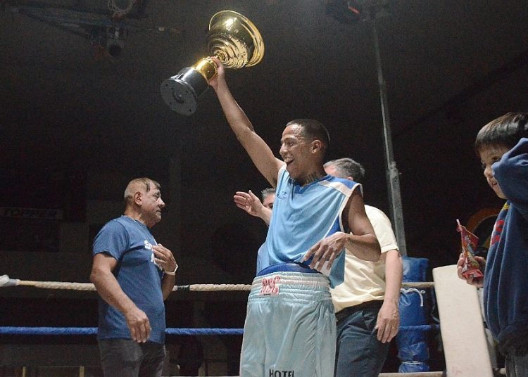 El «Cubano» Noria suma y se acerca al profesionalismo