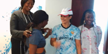 Una espera relajada para «Sole» en Nairobi