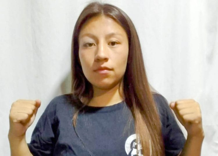 Almendra y un debut del otro lado de los Andes