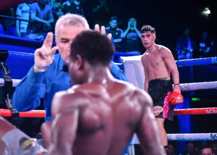 Una noche con dos fajas y clase de boxeo incluída