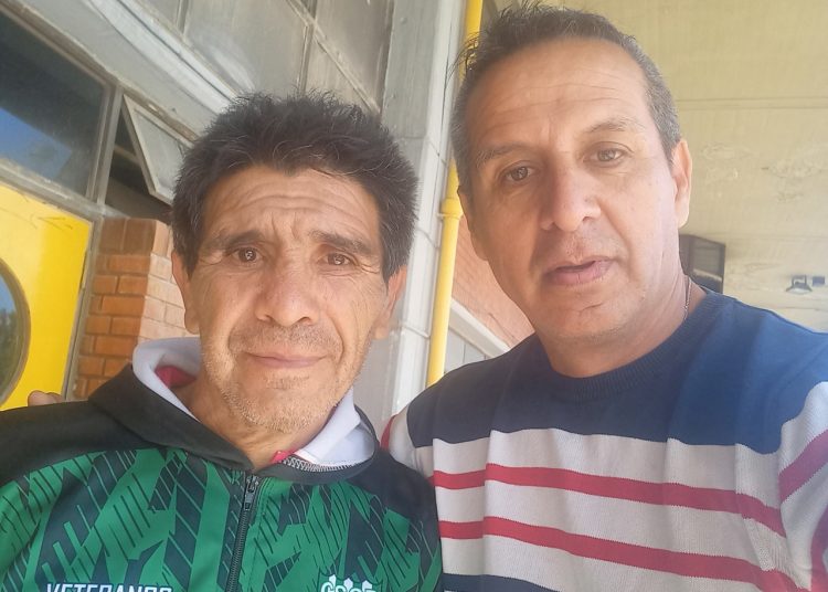 Una app, pasión por el boxeo y homenajes musicales