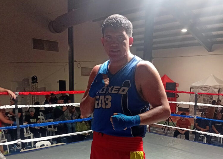 Coronel y el sueño de ser el campeón más pesado