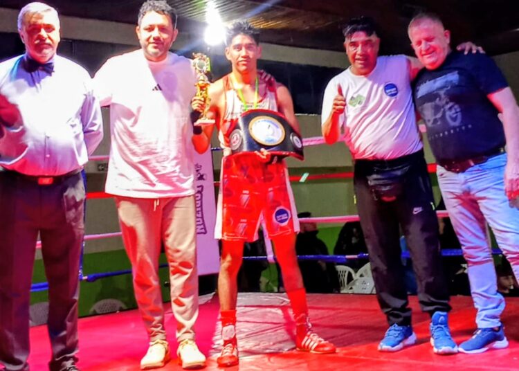 Cinturones y rivales chilenos en Las Heras