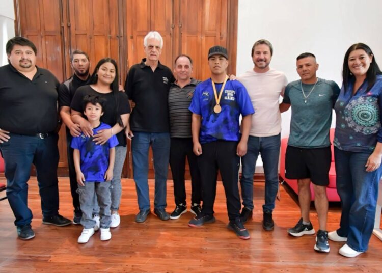 Junior Torres, con piñas de barrio y destino de campeón