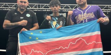 Boxeadores de El Chaltén en la vidriera de la FAB