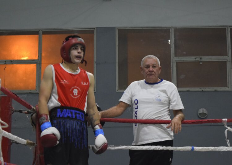 En Madryn, amateurs en el SUM de la Escuela 750
